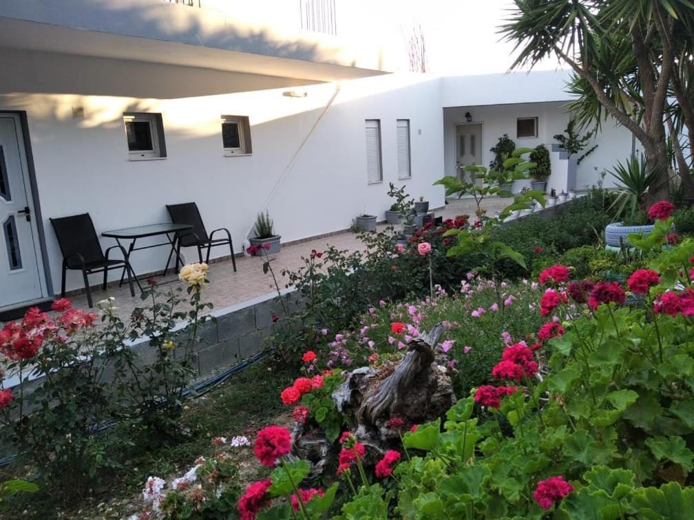 Golden Sun Apartments Rodhákinon Luaran gambar